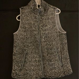 Fuzzy cozy vest size:S